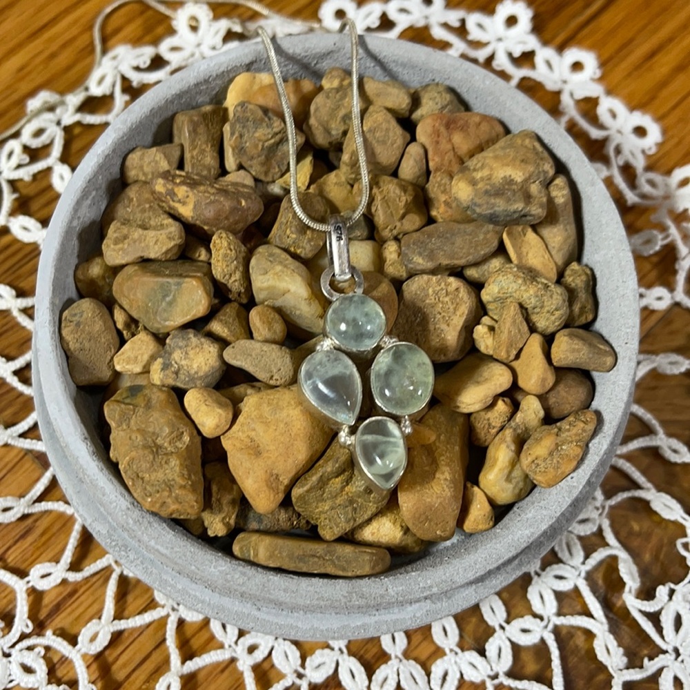 Timeless silver pendant and snake chain